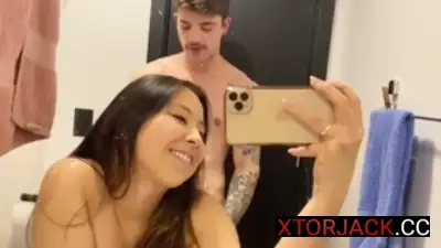 Tuwang tuwa si GF sa regalo kong iPhone Ginamit agad nun niyot ko xa